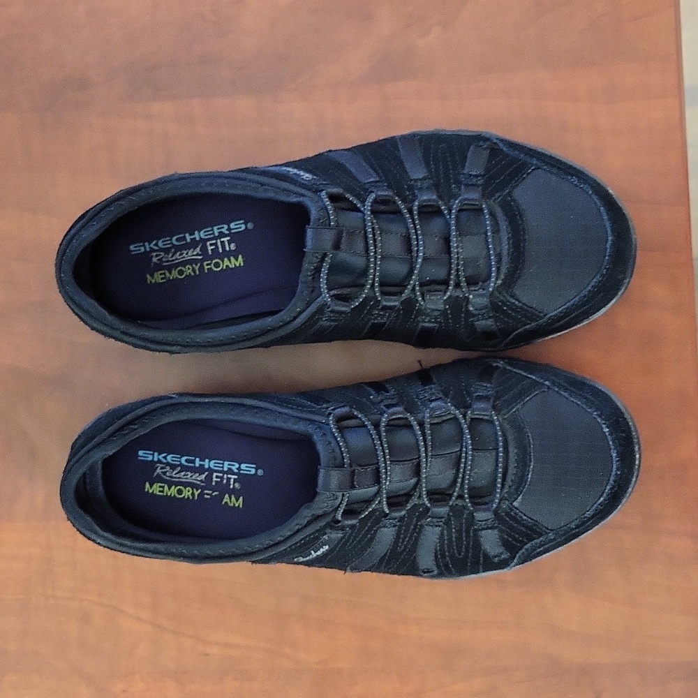 Sketchers Sneakers